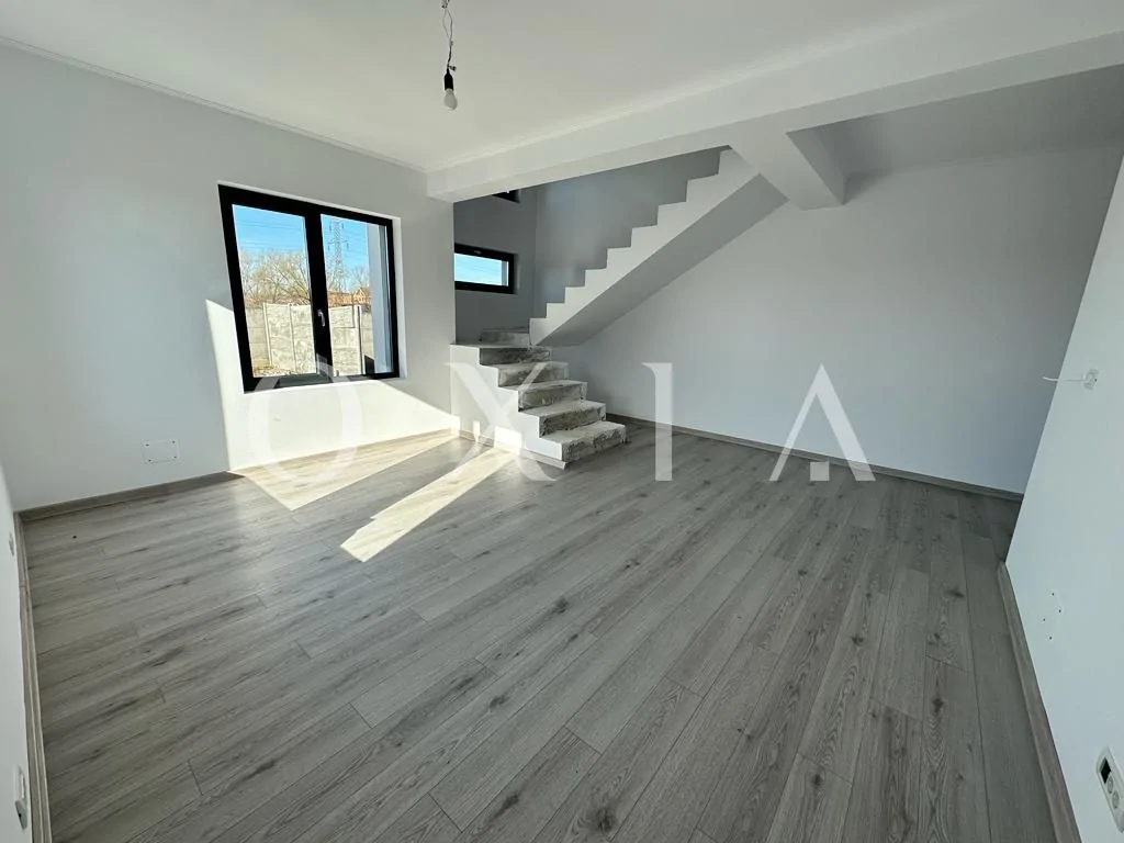 1/2 duplex, ocupabil imediat, perete dublu intre case !