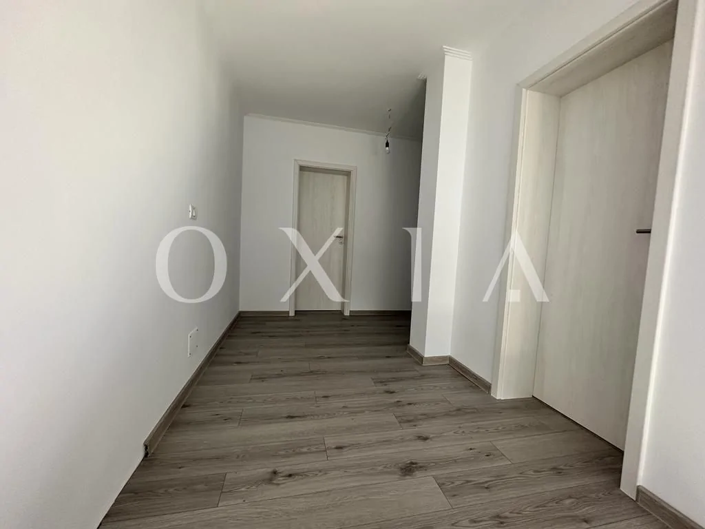 1/2 duplex, ocupabil imediat, perete dublu intre case !