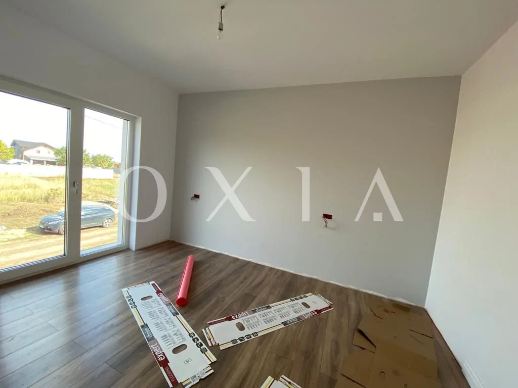 Despartita prin garaj, foarte spatioasa, finisaje premium !