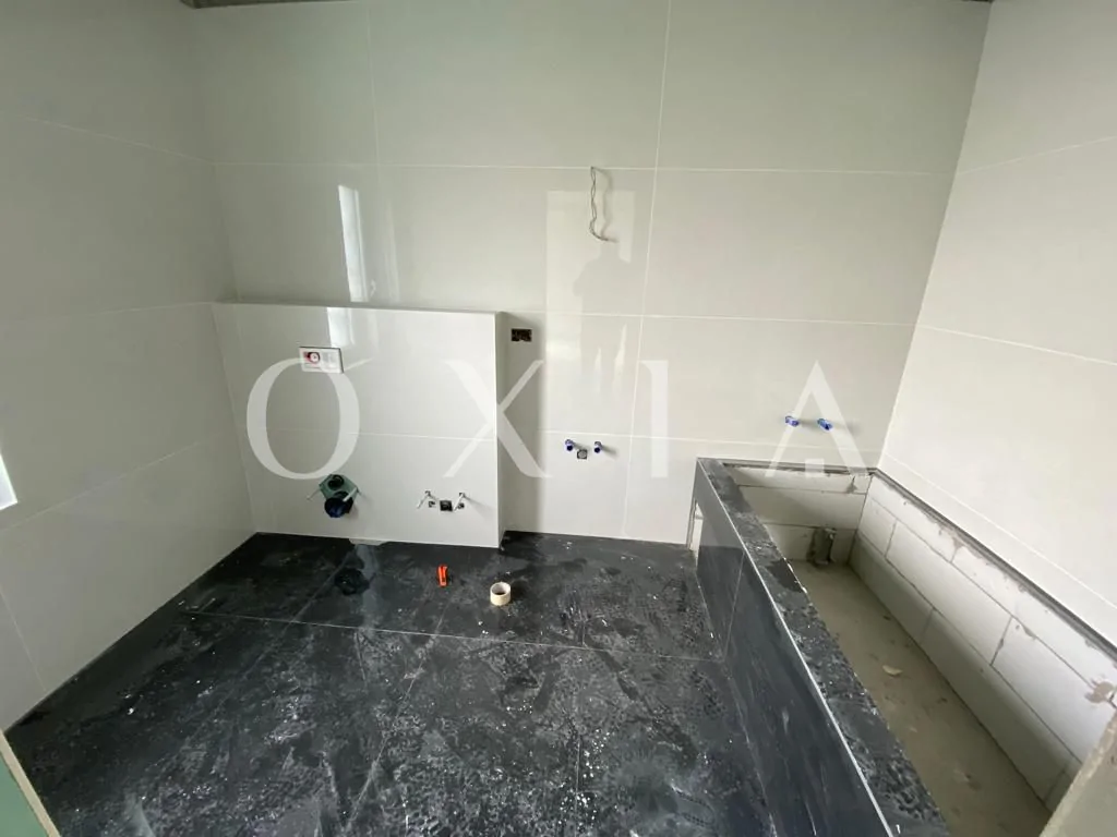 Despartita prin garaj, foarte spatioasa, finisaje premium !