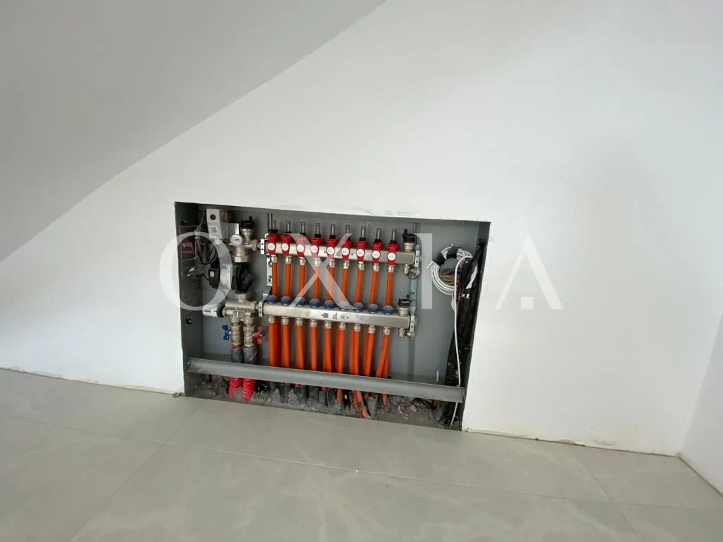 Despartita prin garaj, foarte spatioasa, finisaje premium !