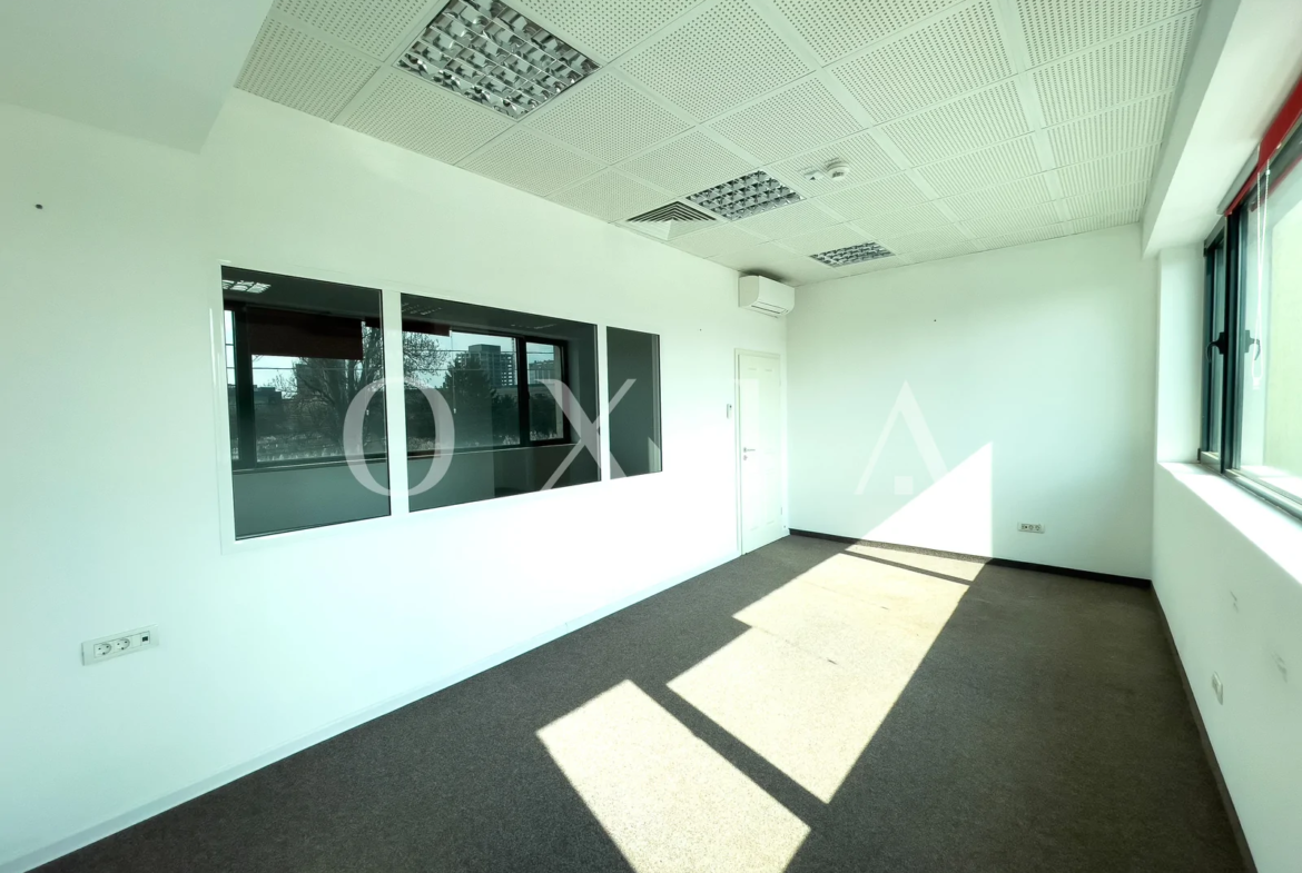 Birou, pretabil diverse activitati, zona Aradului