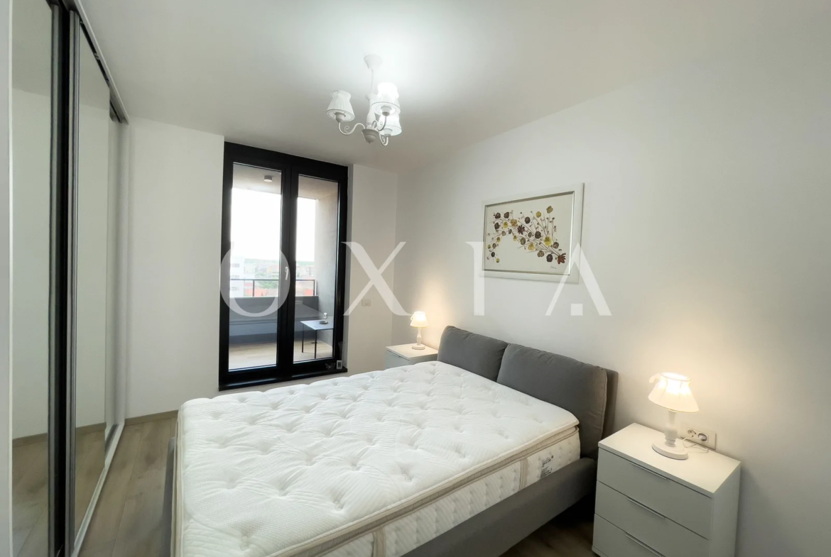 Isho, Prima Inchiriere, Mobilat si Utilat