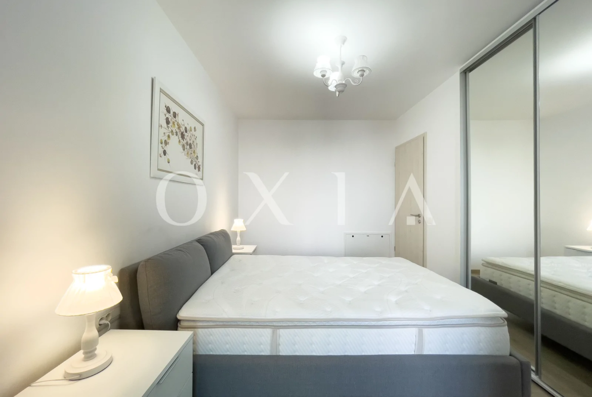 Isho, Prima Inchiriere, Mobilat si Utilat