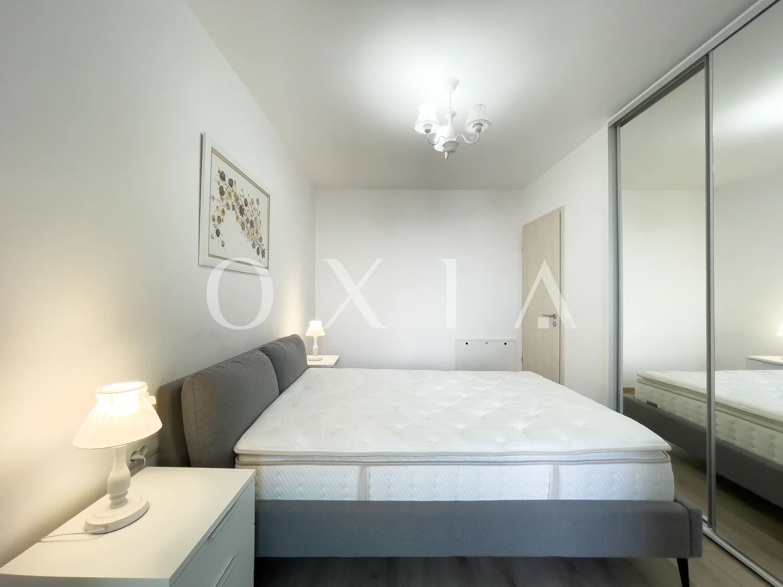 Isho, Prima Inchiriere, Mobilat si Utilat