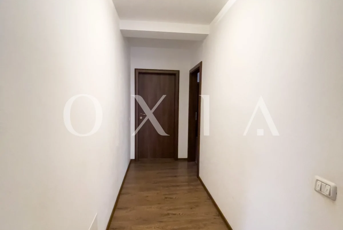 Casa pe parter cu garaj dublu, teren generos.