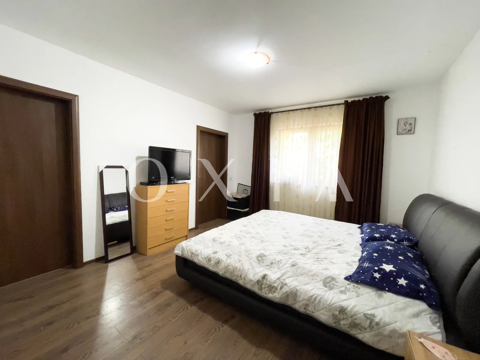 Casa pe parter cu garaj dublu, teren generos.
