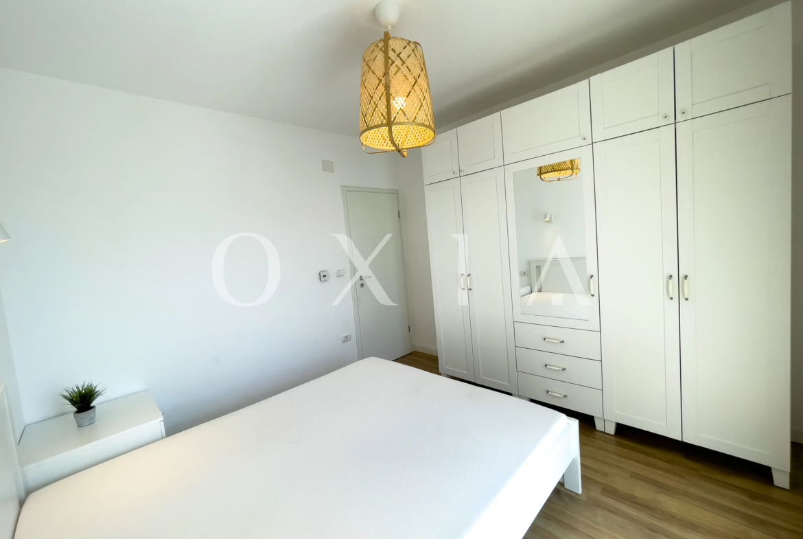 Rebreanu Towers, Mobilat si Utilat