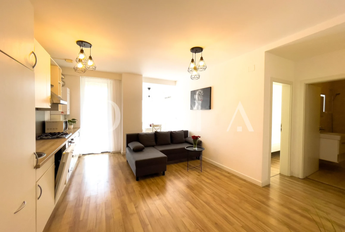 Rebreanu Towers, Mobilat si Utilat