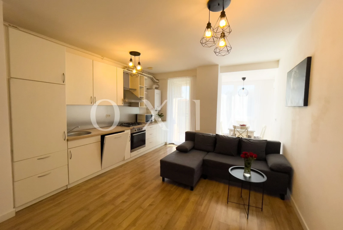 Rebreanu Towers, Mobilat si Utilat