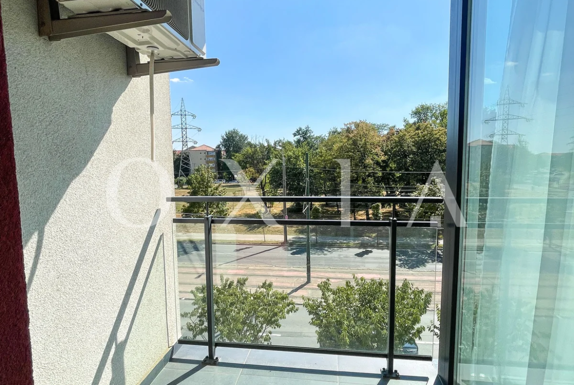 Rebreanu Towers, Mobilat si Utilat