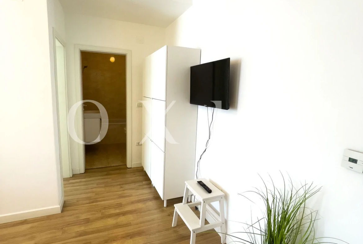Rebreanu Towers, Mobilat si Utilat
