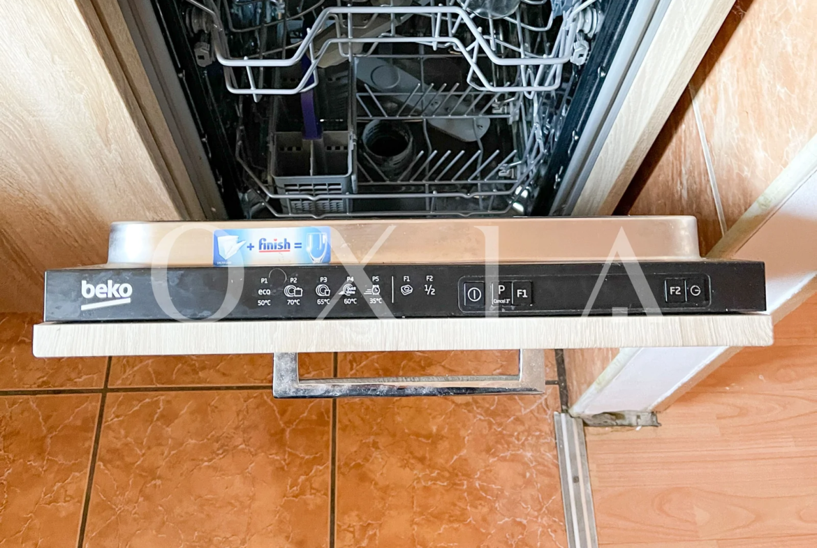 Aradului, Centrala proprie, mobilat si utilat partial