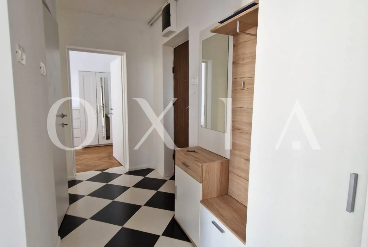 Calea Sagului, renovat complet, etaj intermediar
