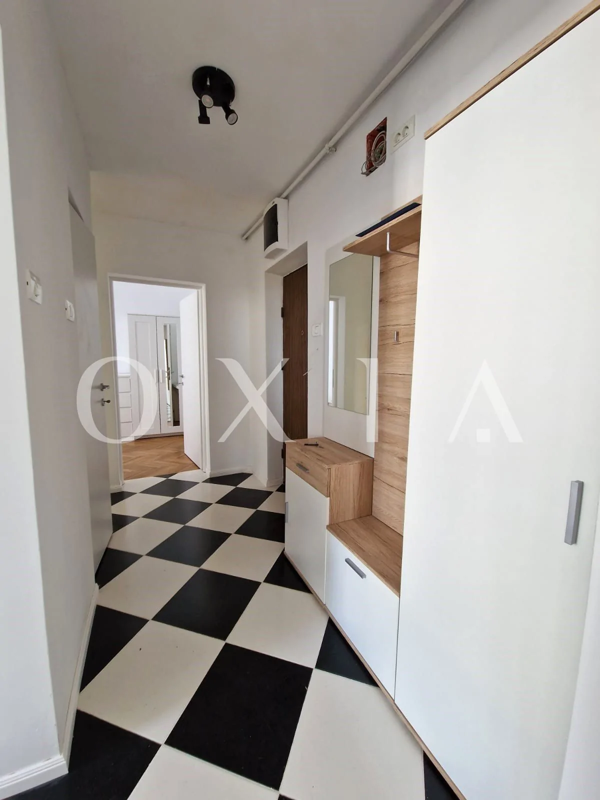Calea Sagului, renovat complet, etaj intermediar
