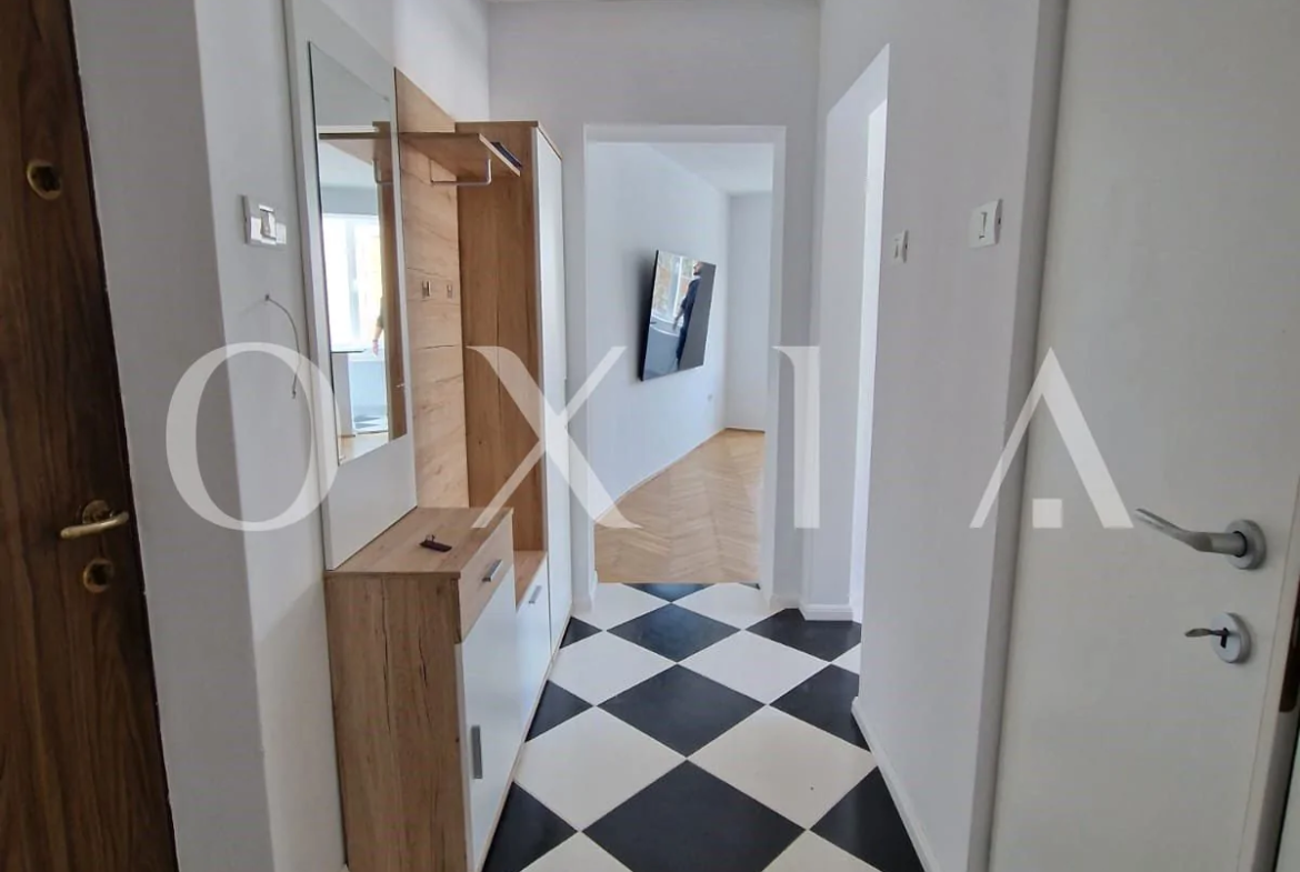 Calea Sagului, renovat complet, etaj intermediar