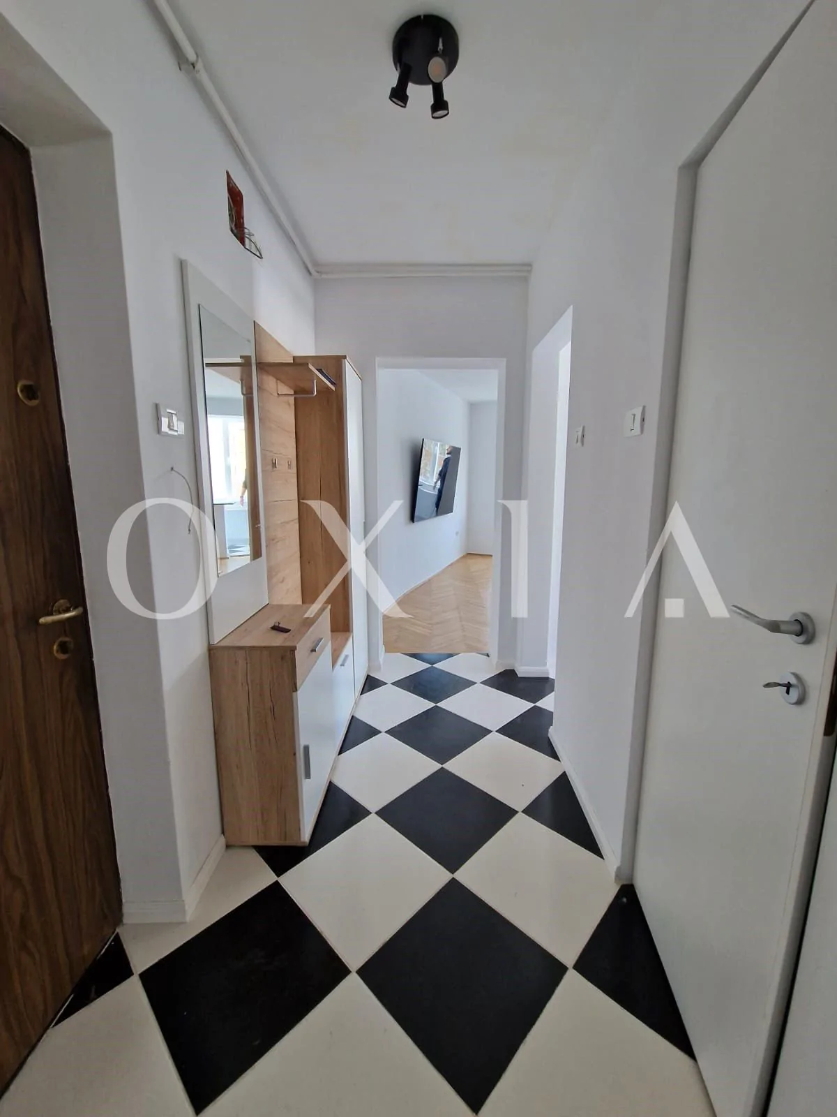 Calea Sagului, renovat complet, etaj intermediar