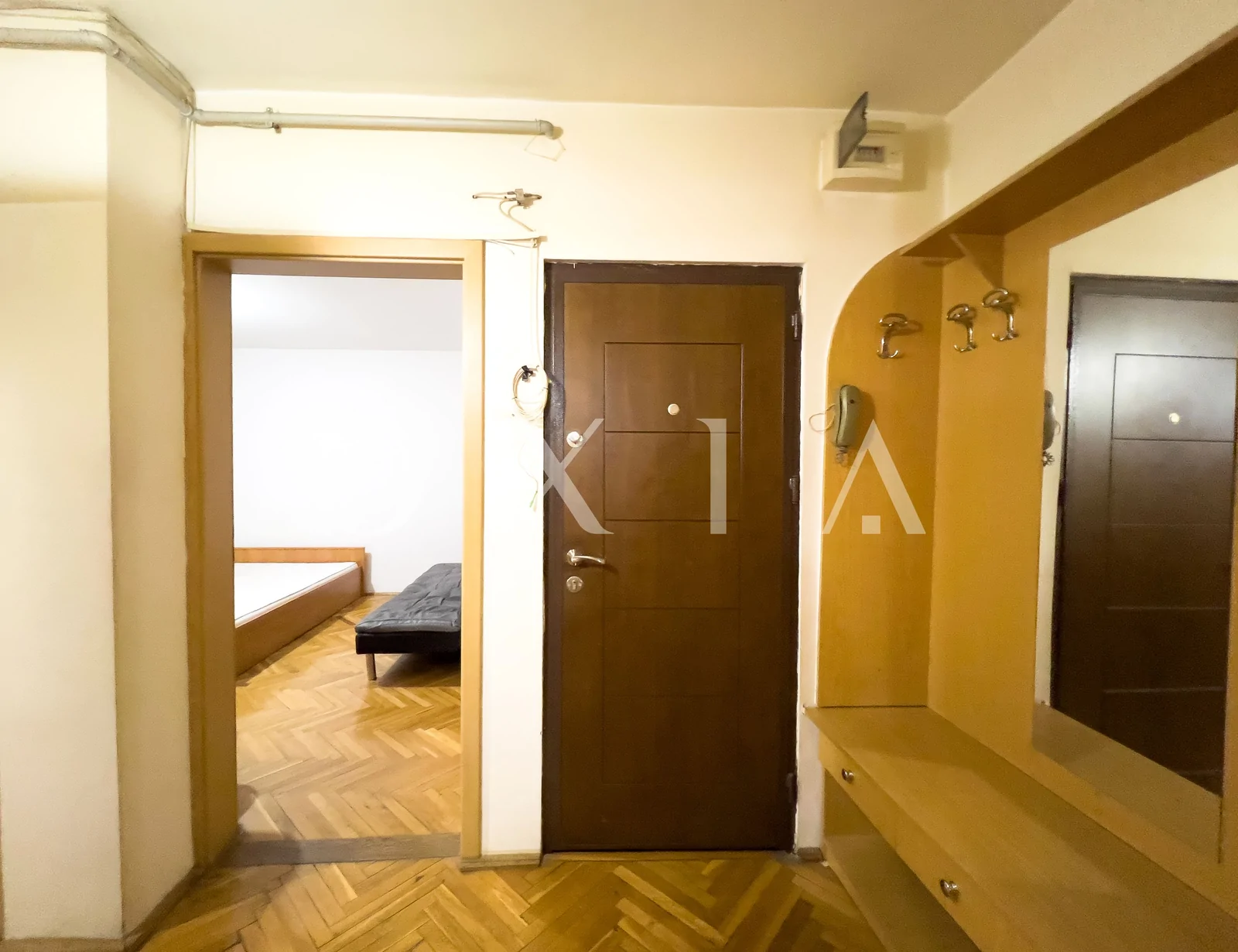 Calea Martirilor, Centrala + AC, 2 Boxe, Mobilat