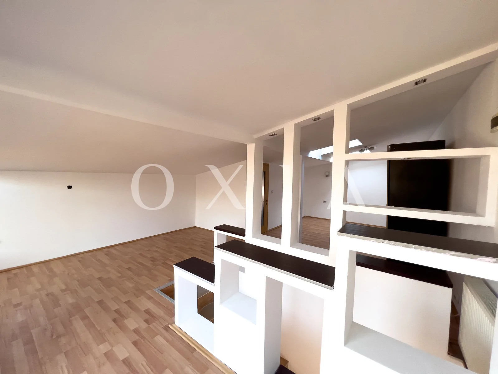Buziasului, Imobil Pretabil Pentru Diverse Activitati, Renovat
