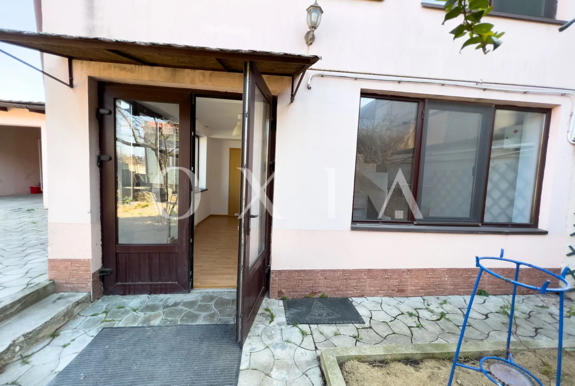 Buziasului, Imobil Pretabil Pentru Diverse Activitati, Renovat