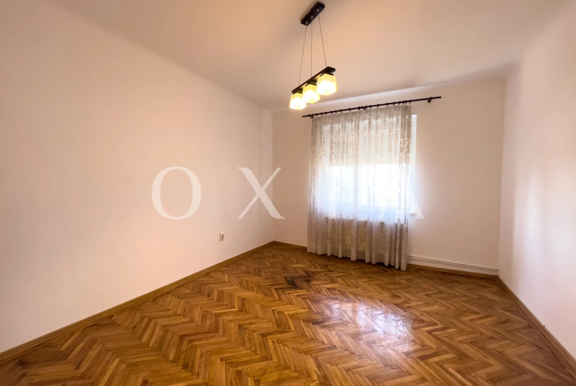 Buziasului, Imobil Pretabil Pentru Diverse Activitati, Renovat