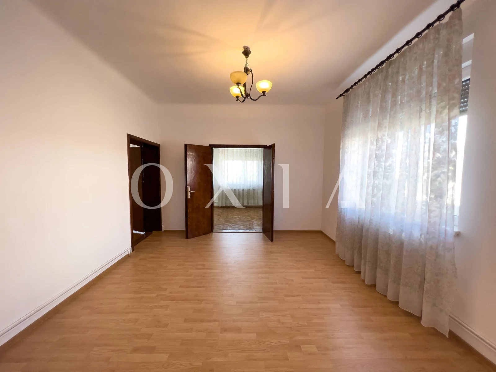 Buziasului, Imobil Pretabil Pentru Diverse Activitati, Renovat