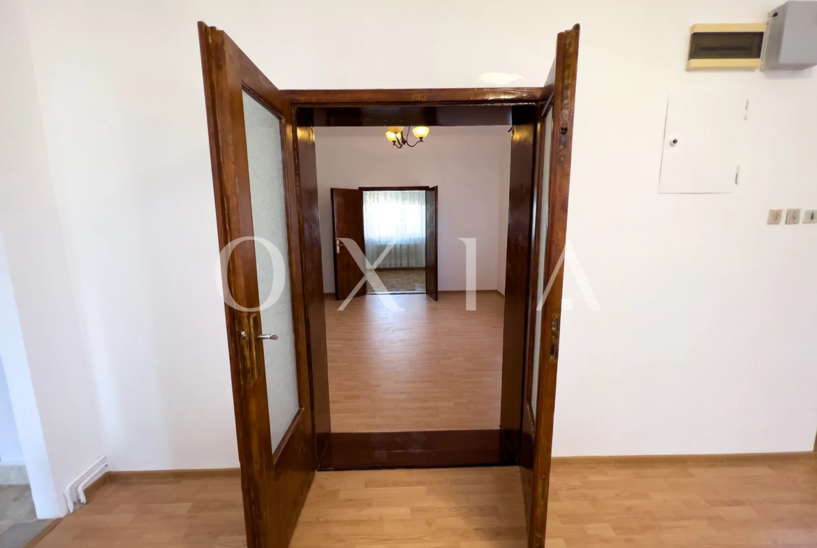 Buziasului, Imobil Pretabil Pentru Diverse Activitati, Renovat