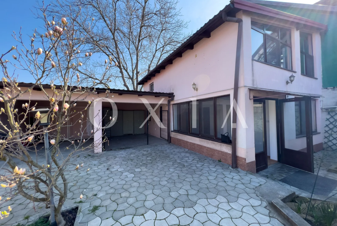 Buziasului, Imobil Pretabil Pentru Diverse Activitati, Renovat