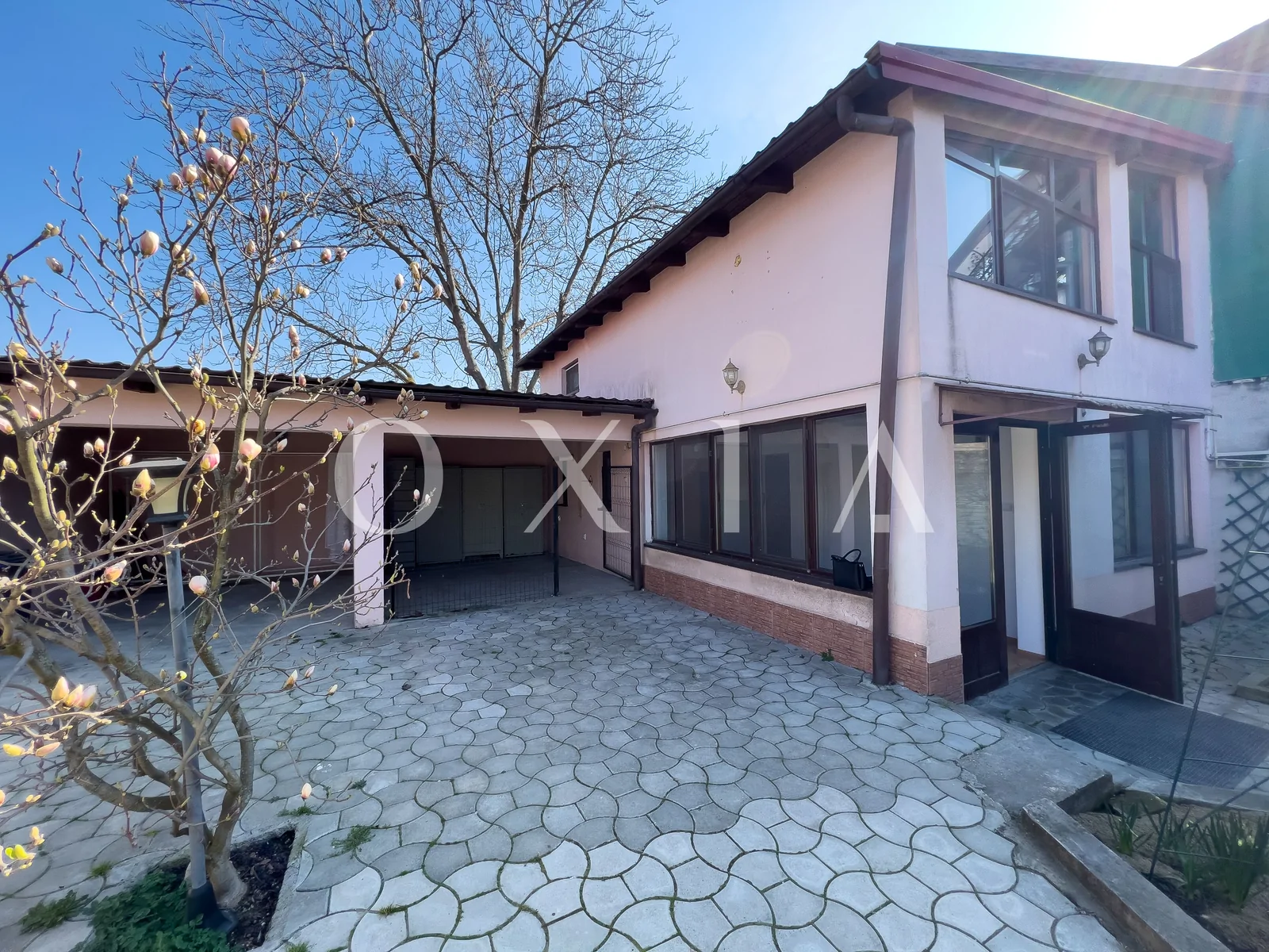 Buziasului, Imobil Pretabil Pentru Diverse Activitati, Renovat