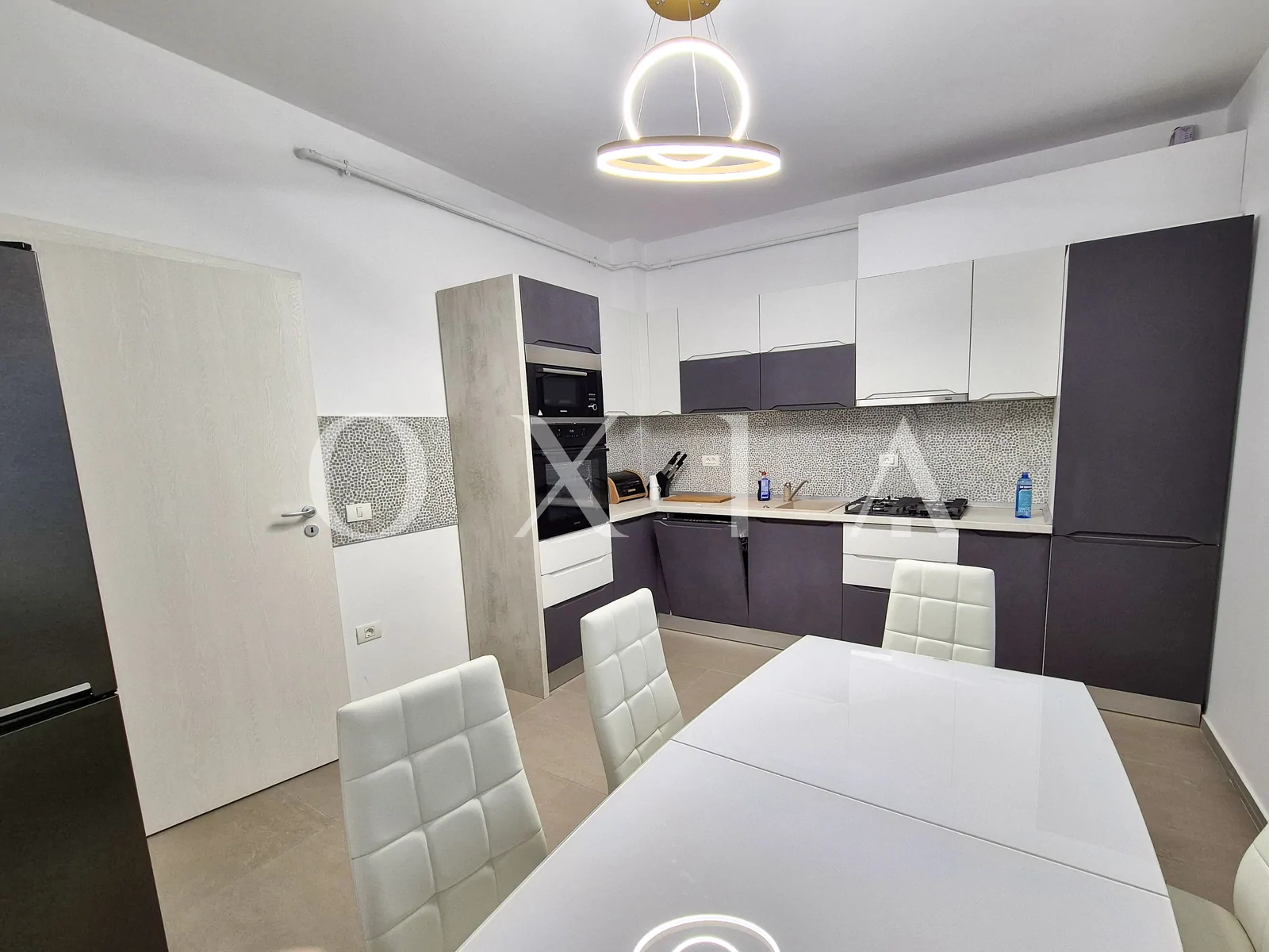 Dechatlon-Dumbravita, mobilat, 2 parcari