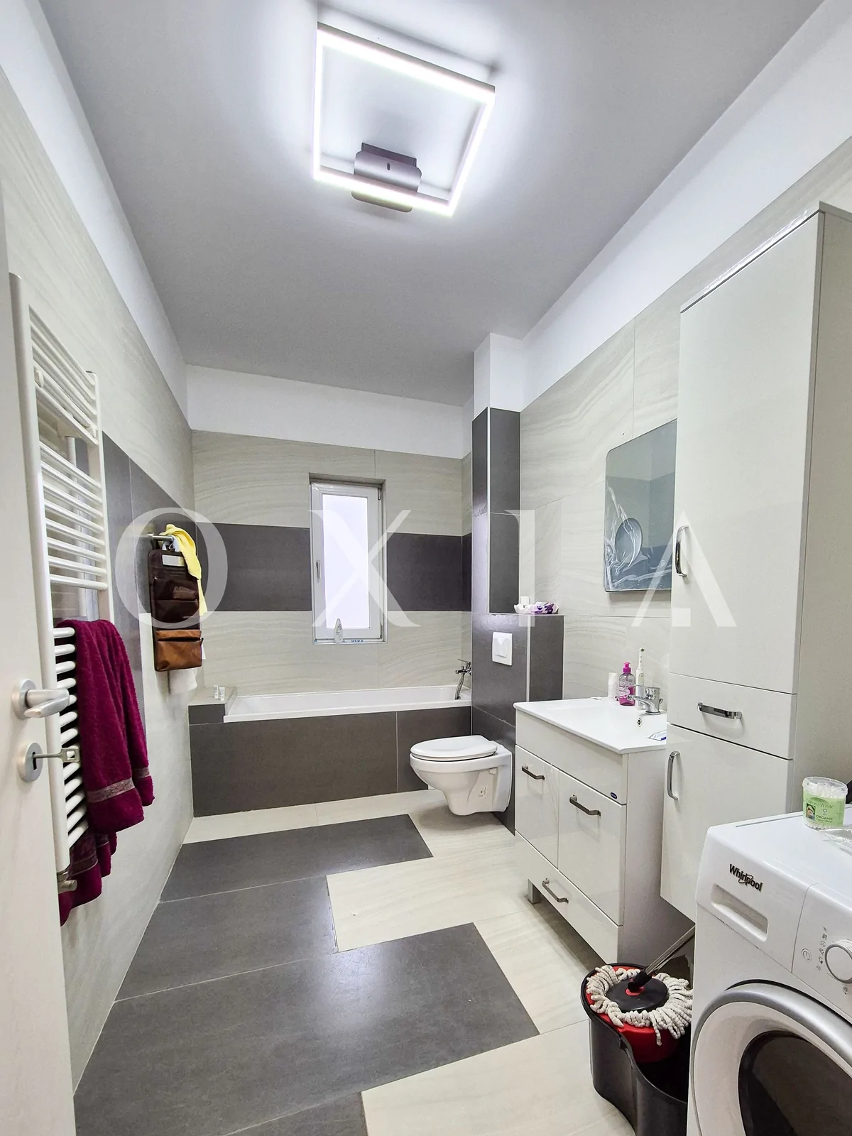 Dechatlon-Dumbravita, mobilat, 2 parcari