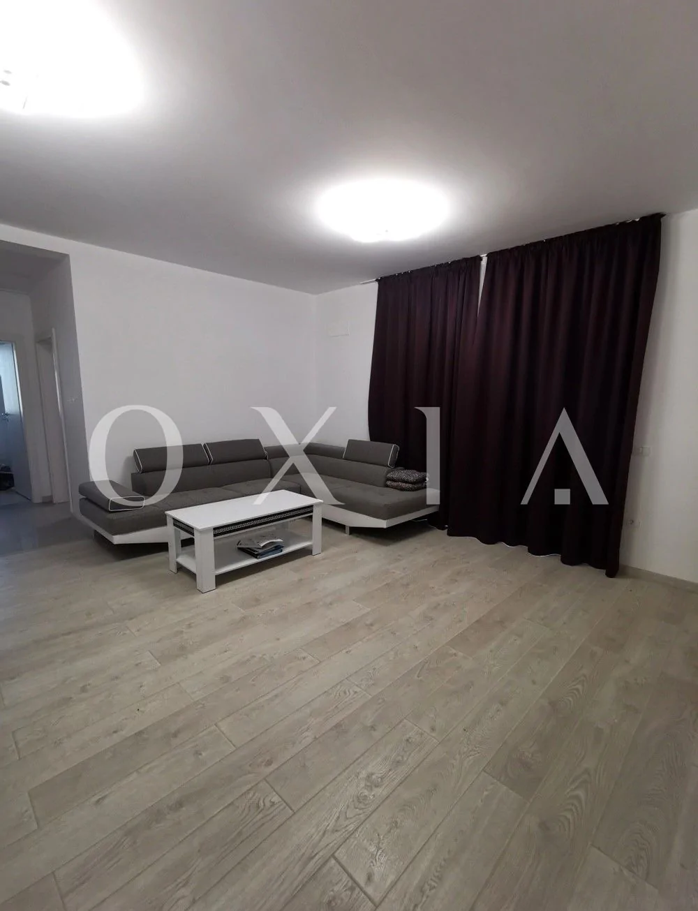 Dechatlon-Dumbravita, mobilat, 2 parcari