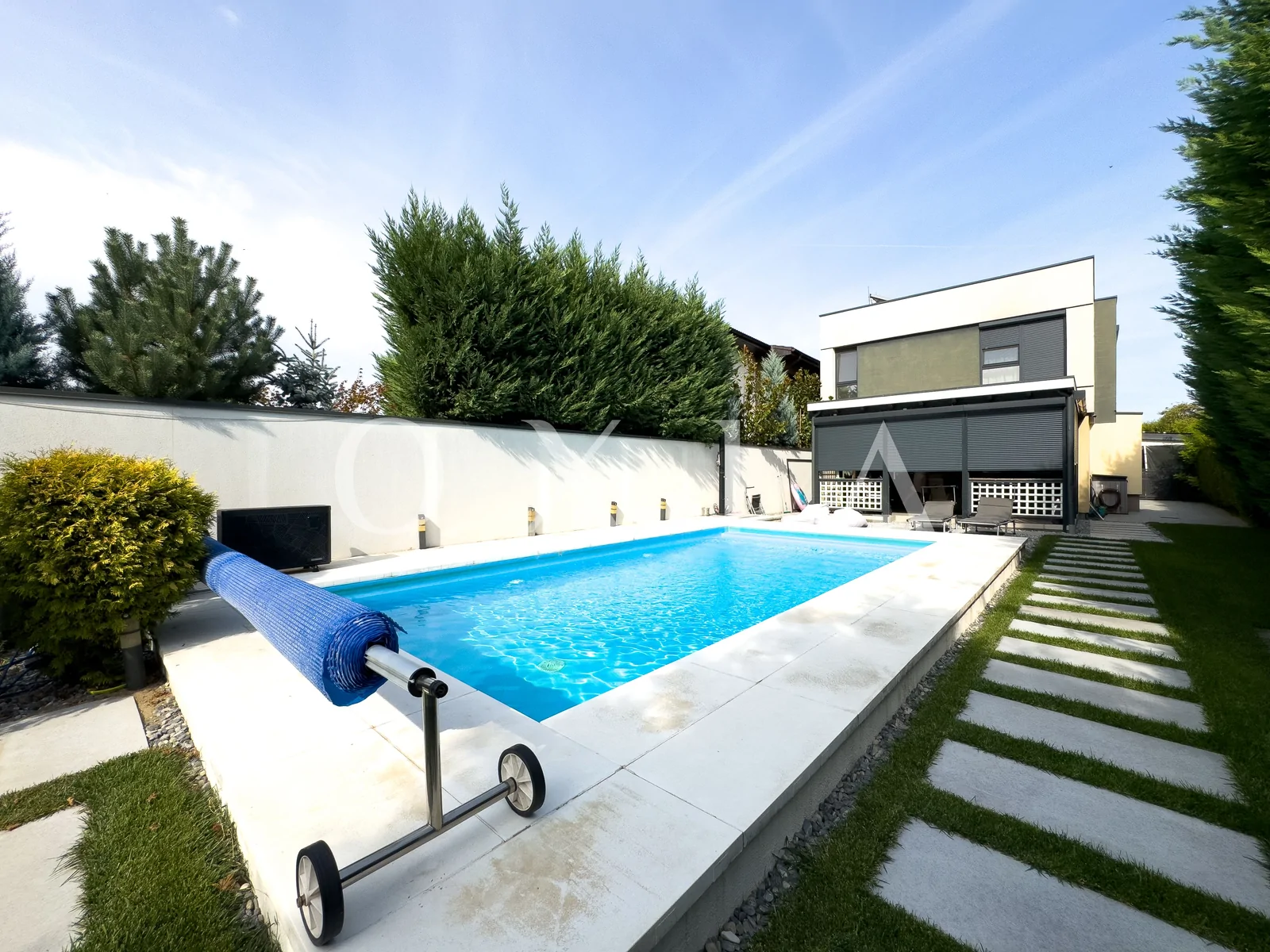Casa exclusivista cu piscina in Chisoda