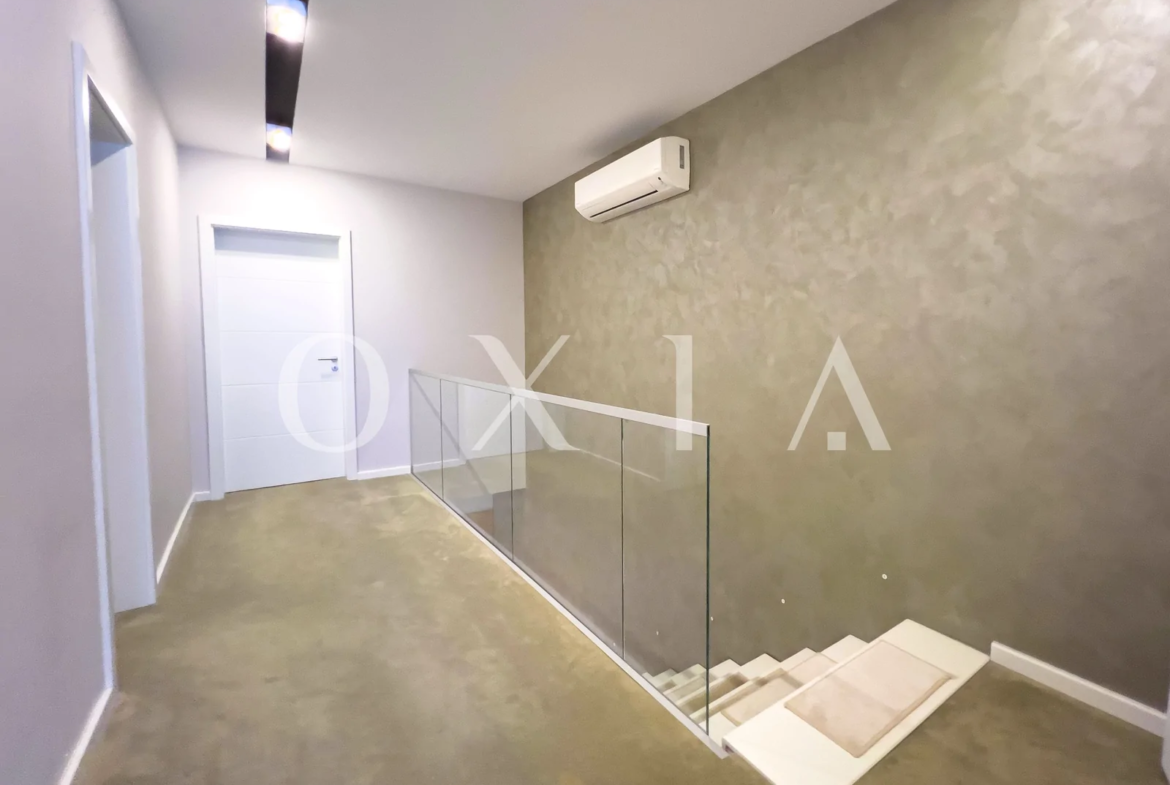 Casa exclusivista cu piscina in Chisoda