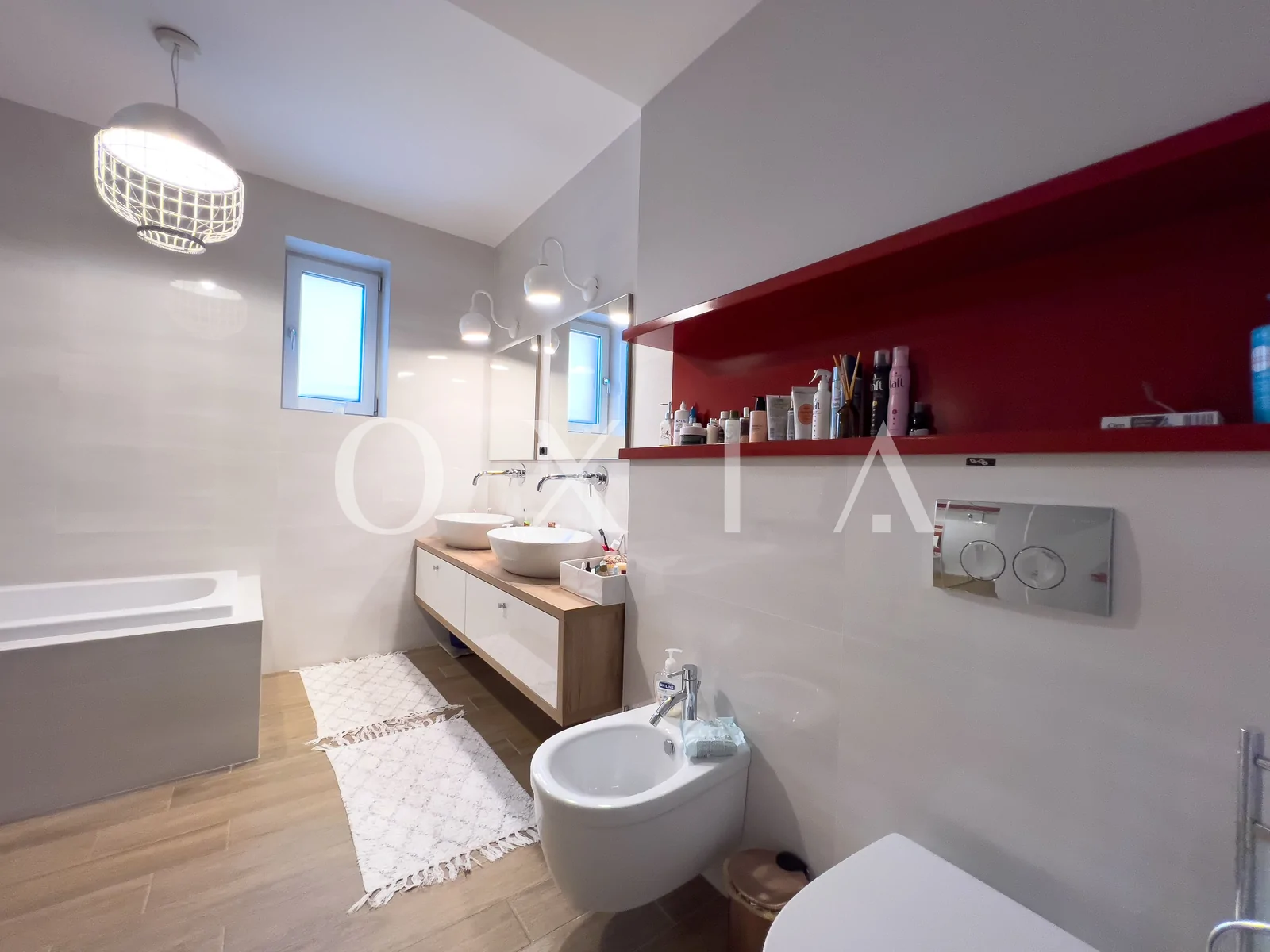 Casa exclusivista cu piscina in Chisoda