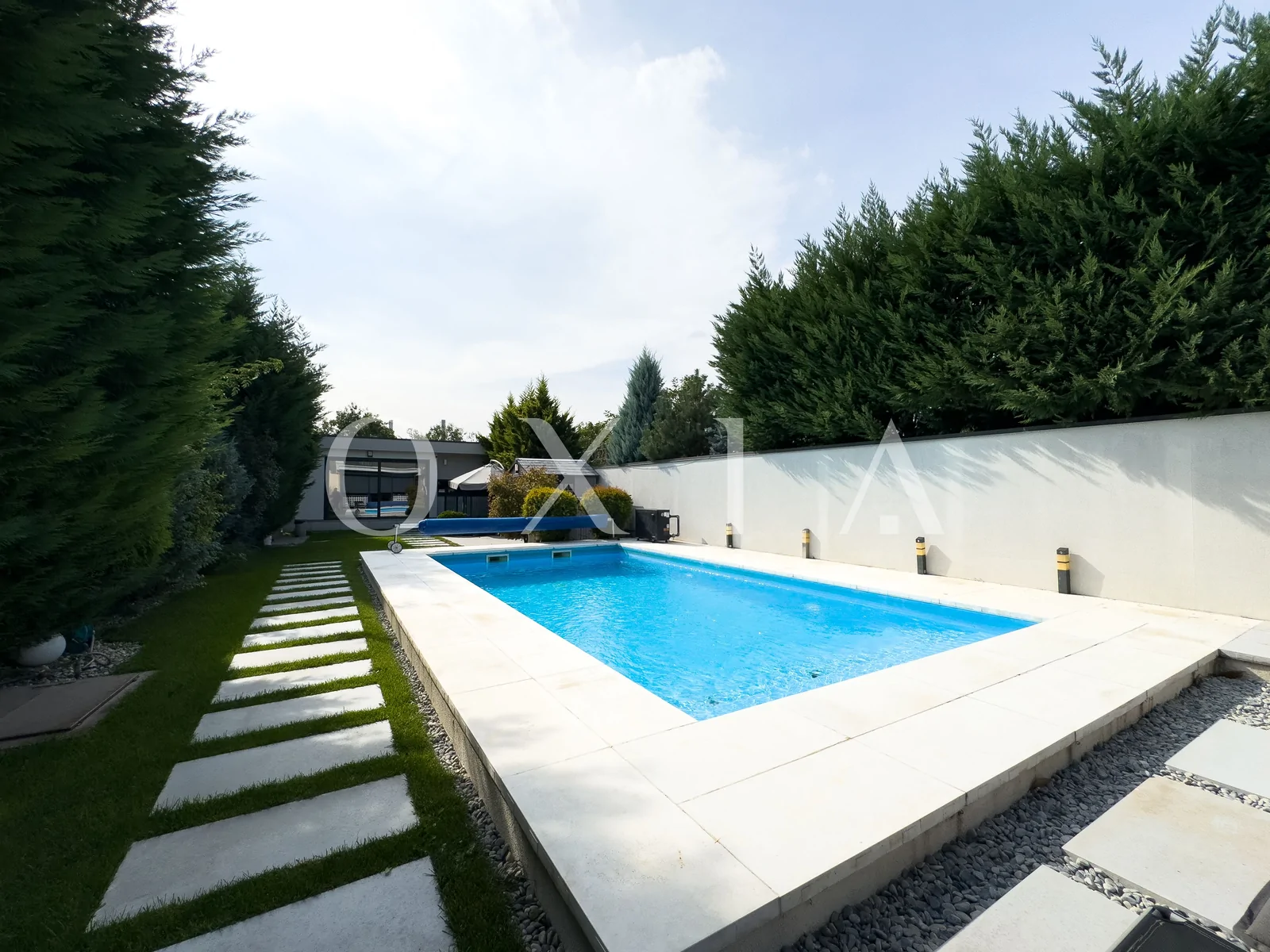 Casa exclusivista cu piscina in Chisoda