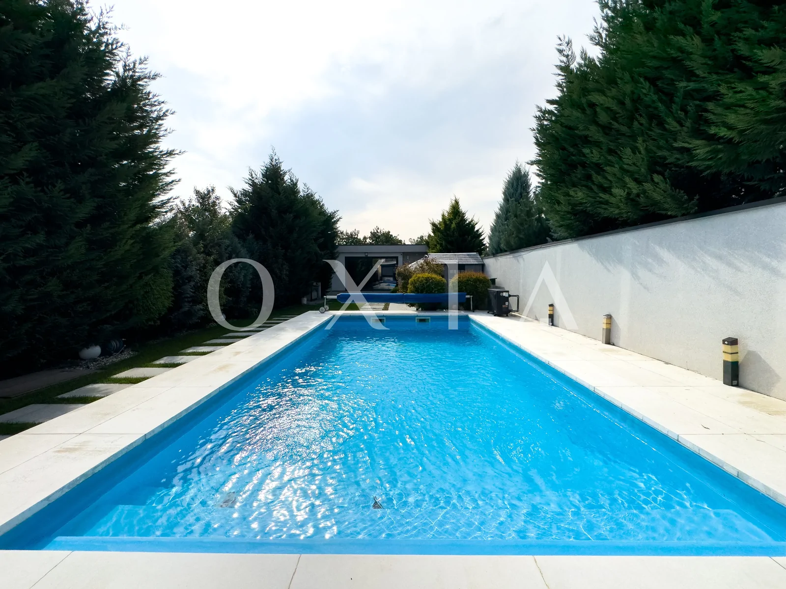 Casa exclusivista cu piscina in Chisoda