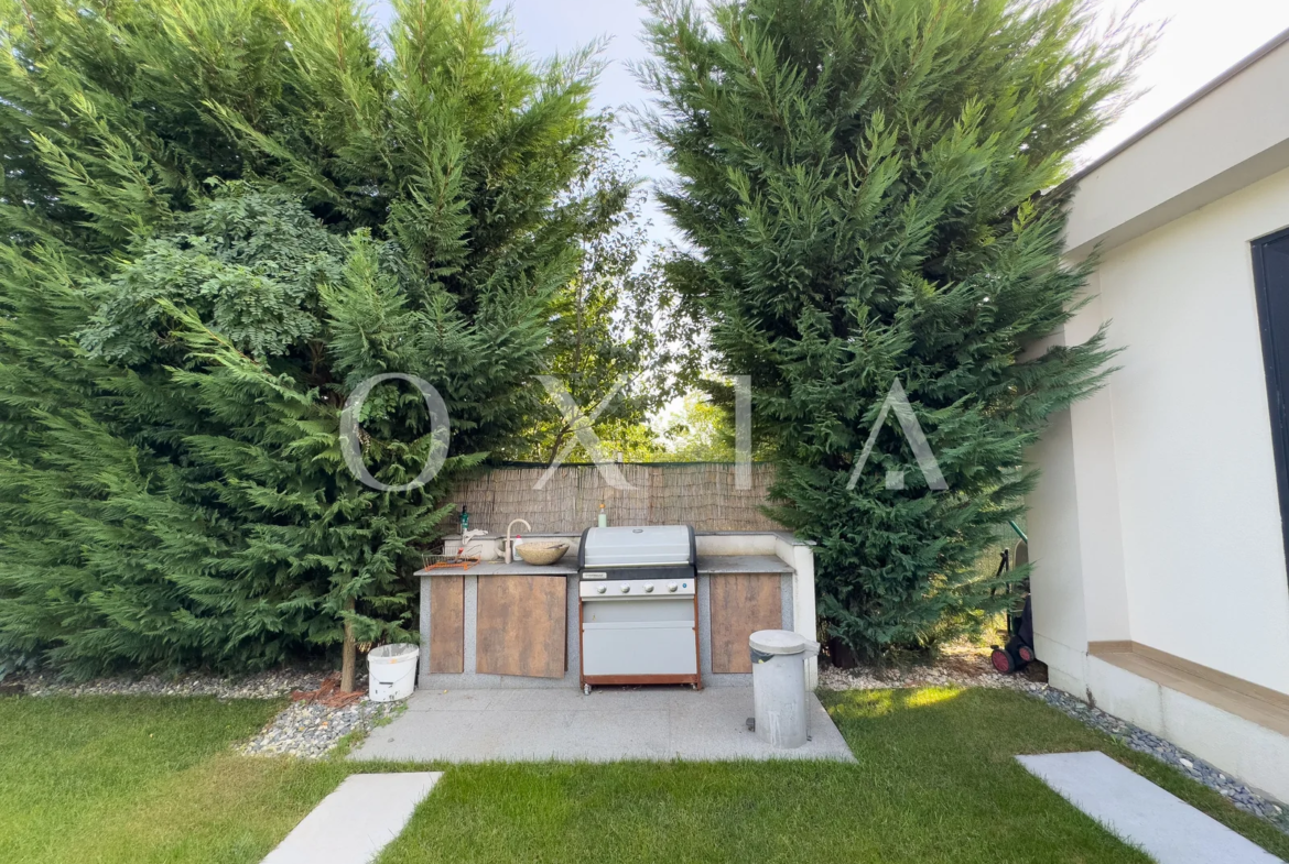 Casa exclusivista cu piscina in Chisoda