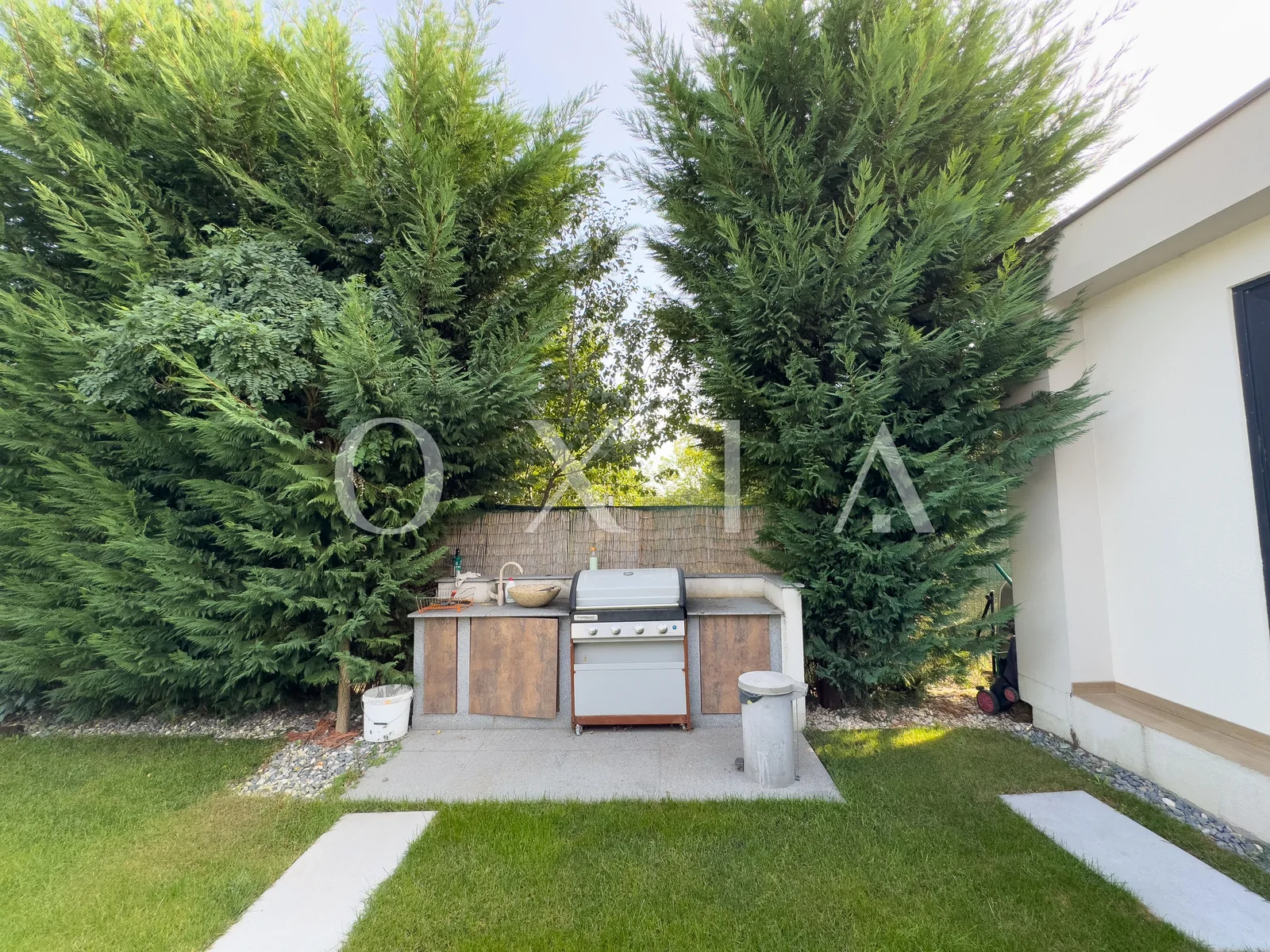 Casa exclusivista cu piscina in Chisoda