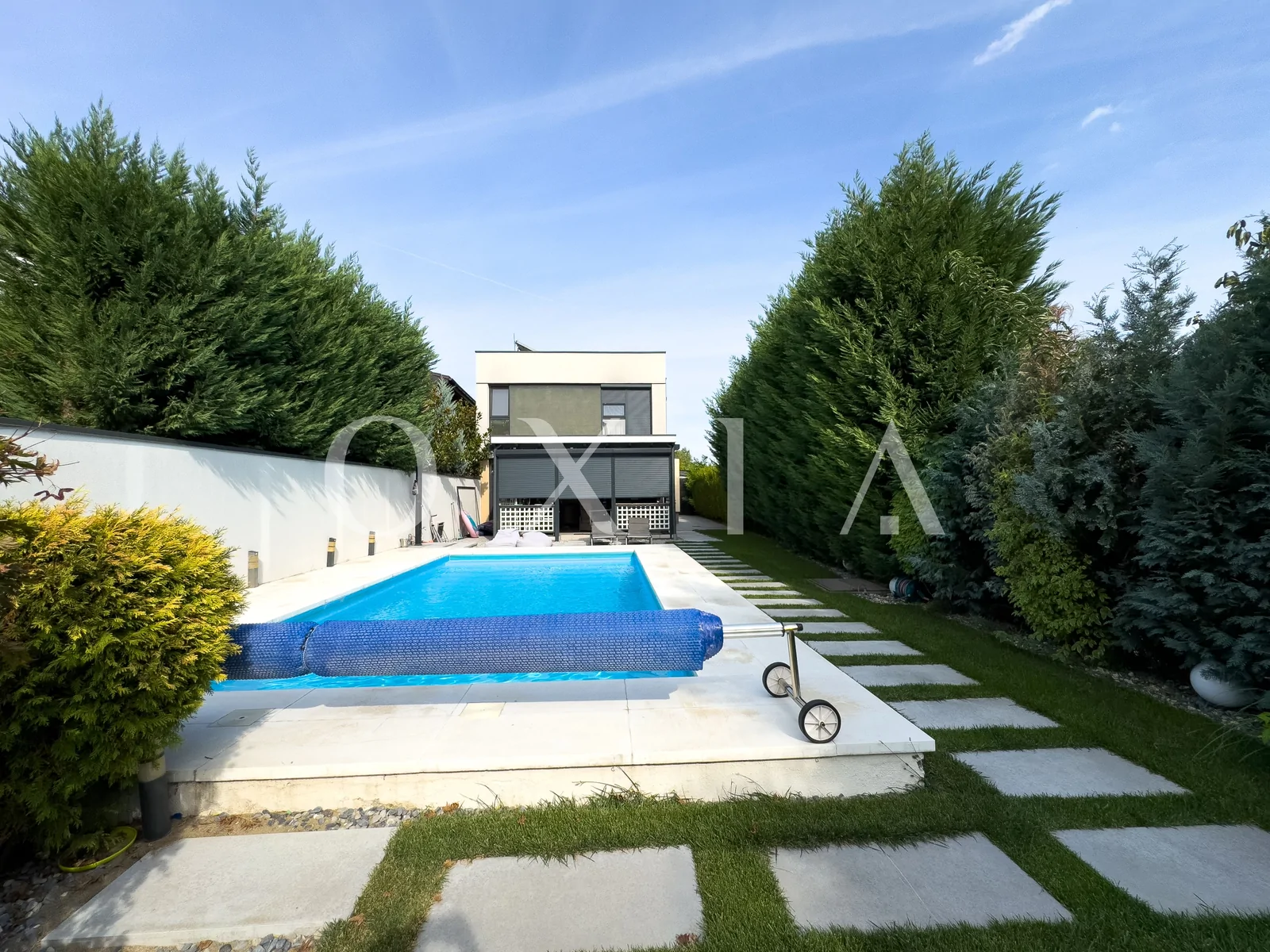 Casa exclusivista cu piscina in Chisoda