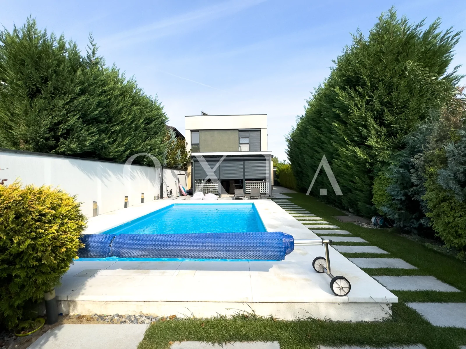 Casa exclusivista cu piscina in Chisoda