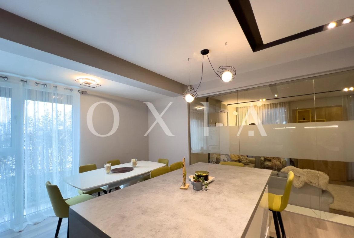 Casa exclusivista cu piscina in Chisoda