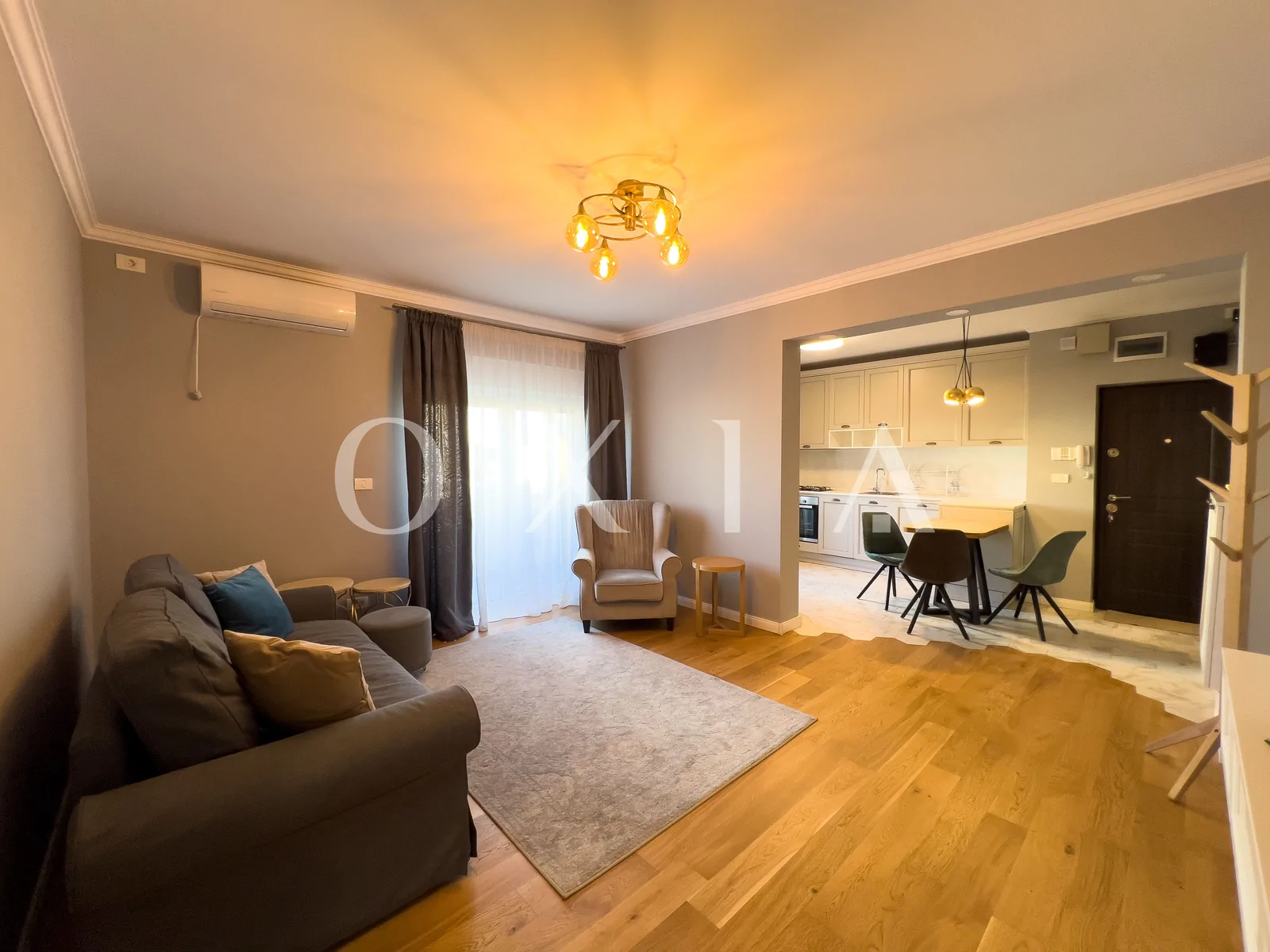 Giroc, Hotel IQ, Amenajari Moderne