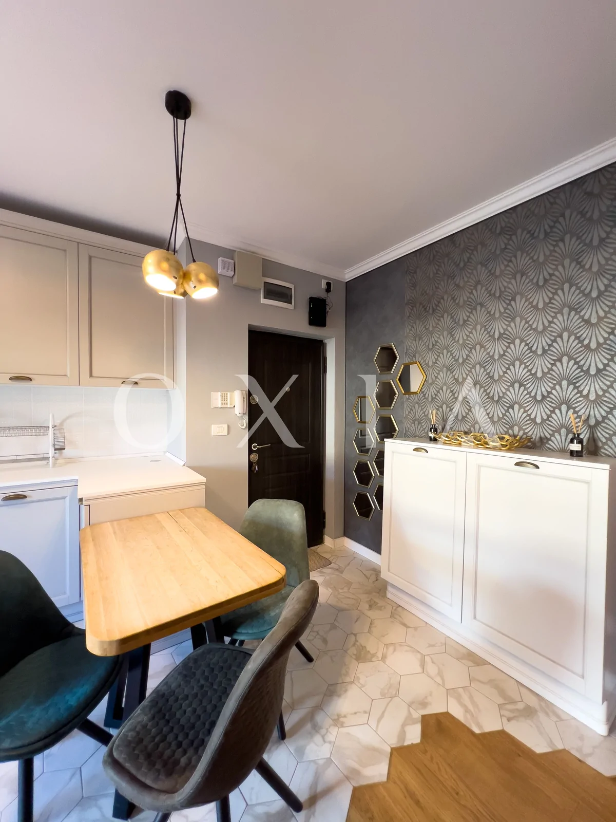 Giroc, Hotel IQ, Amenajari Moderne