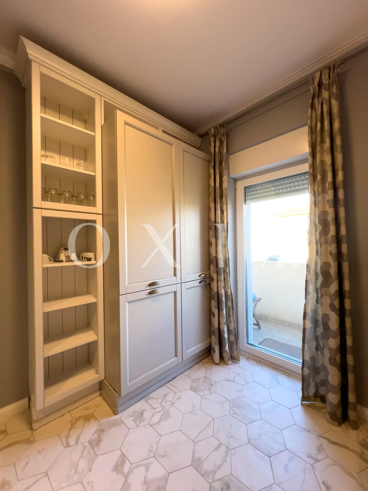 Giroc, Hotel IQ, Amenajari Moderne