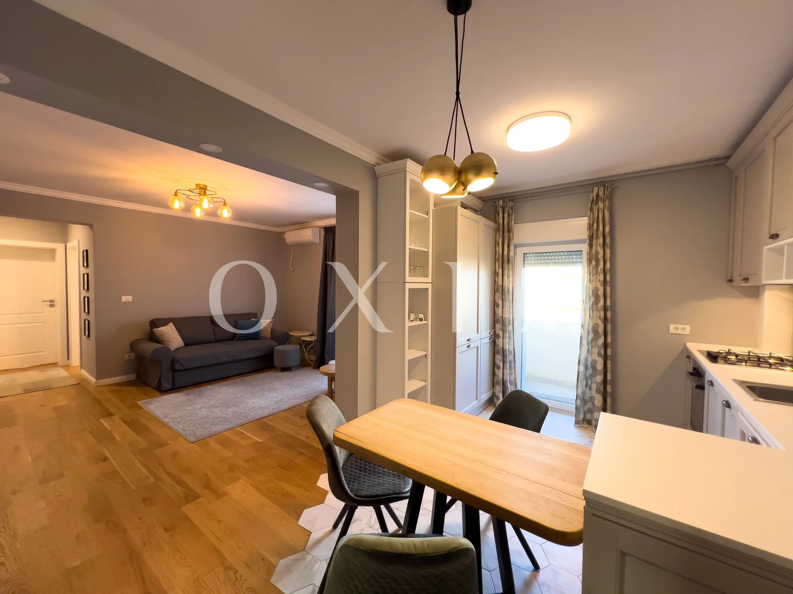 Giroc, Hotel IQ, Amenajari Moderne