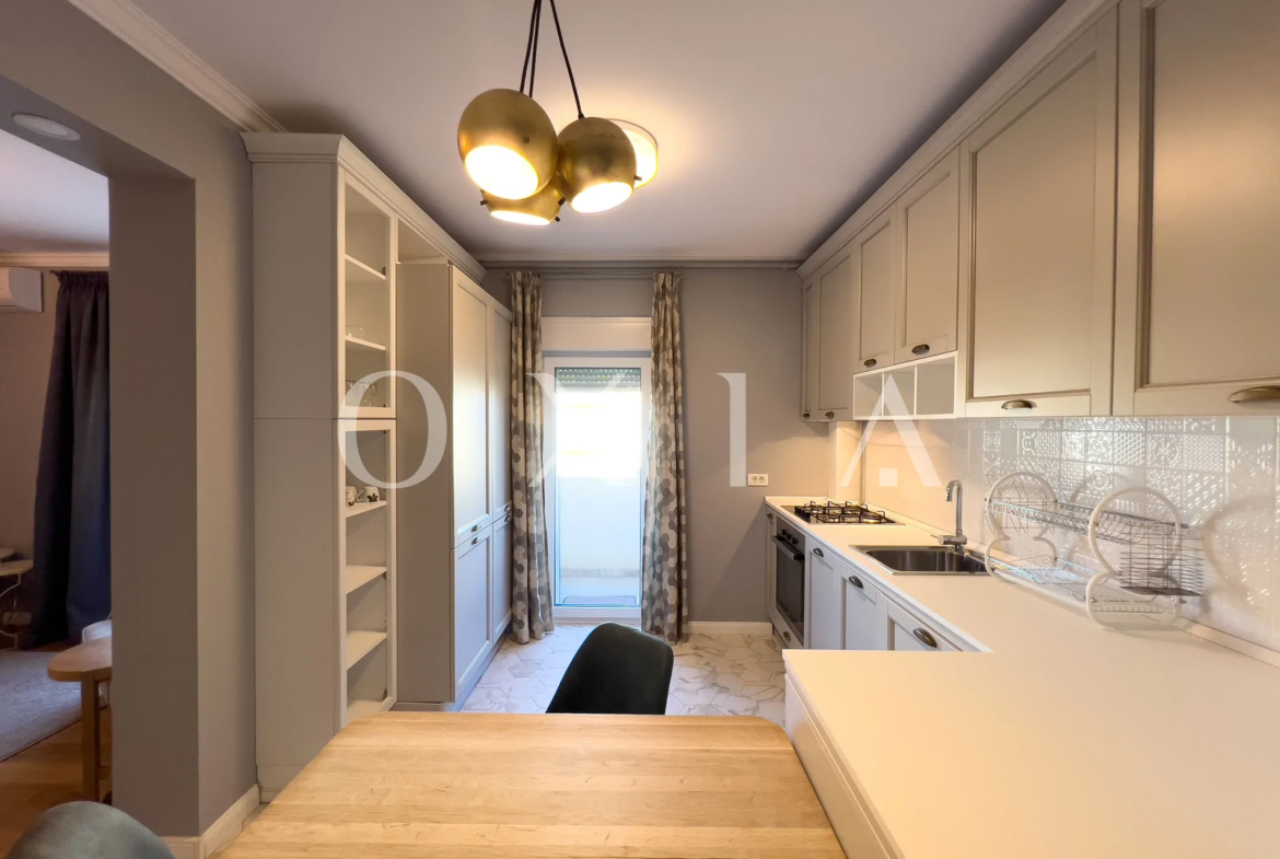 Giroc, Hotel IQ, Amenajari Moderne