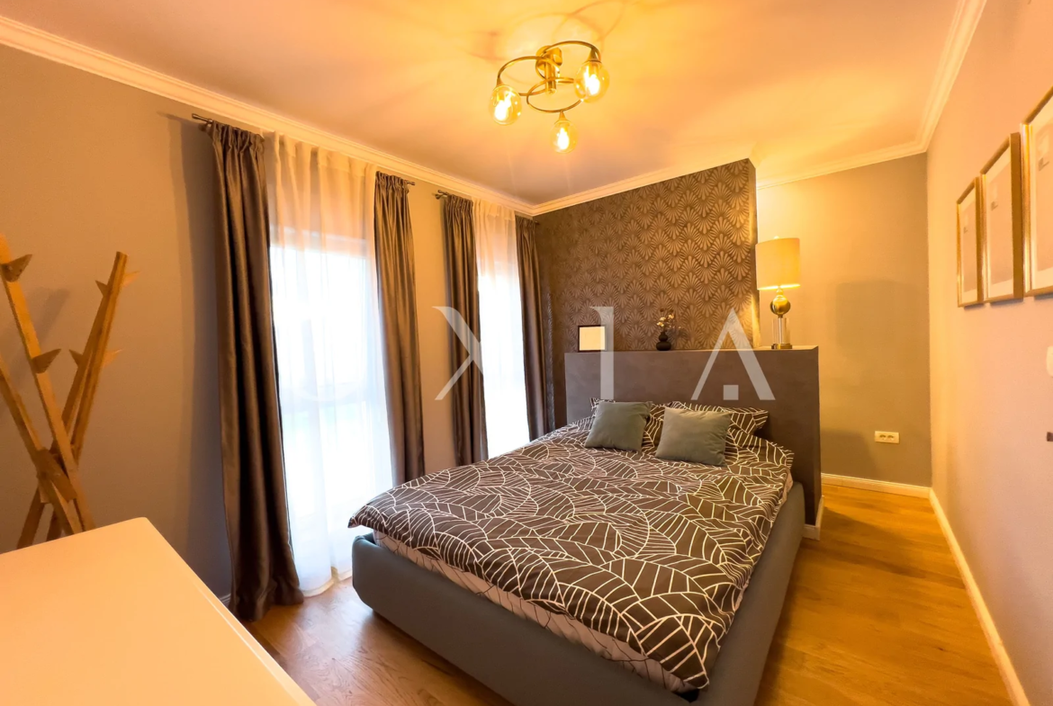 Giroc, Hotel IQ, Amenajari Moderne