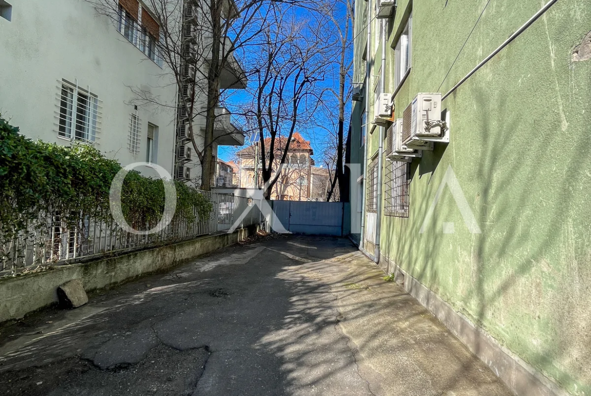 Zona Medicina, Renovat, Garaj, Boxa