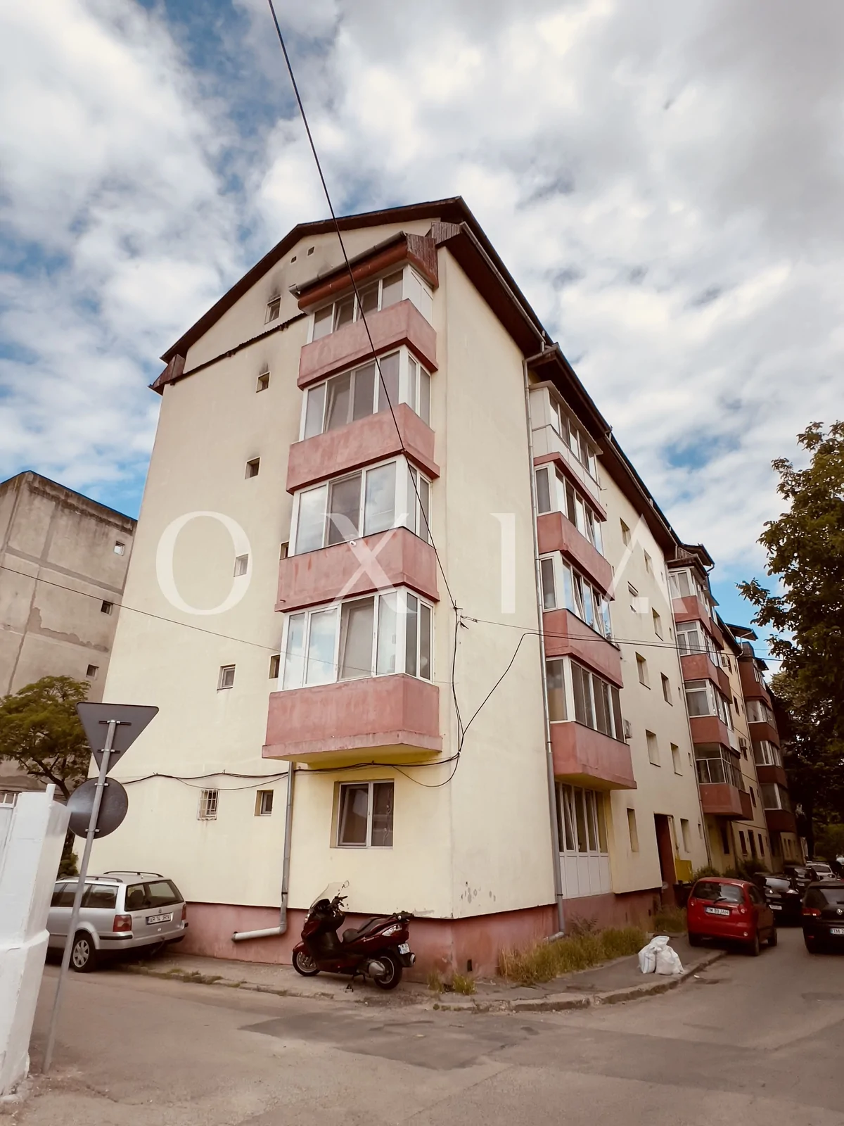 Tipografilor, str. Intrarea Lugojului, Etaj Intermediar